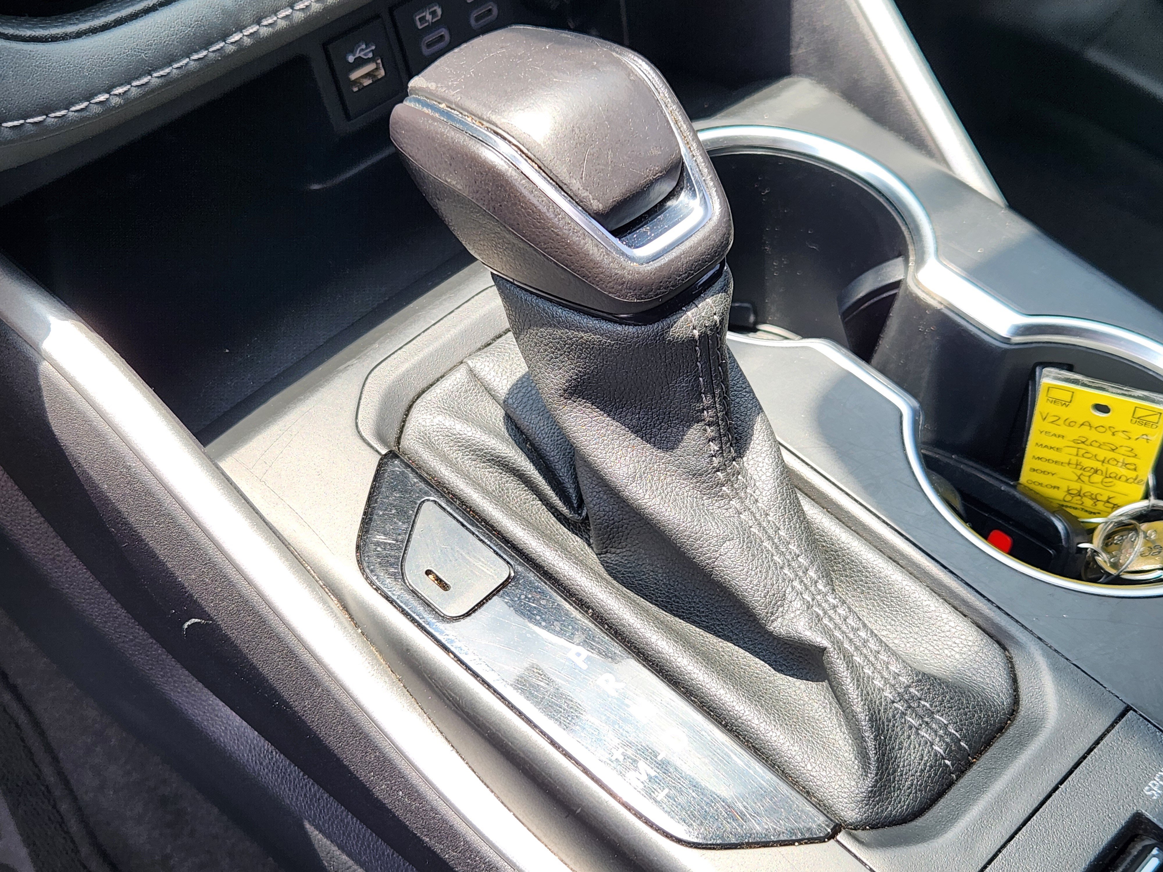 Used 2023 Toyota Highlander XLE AWD/4WD image 12