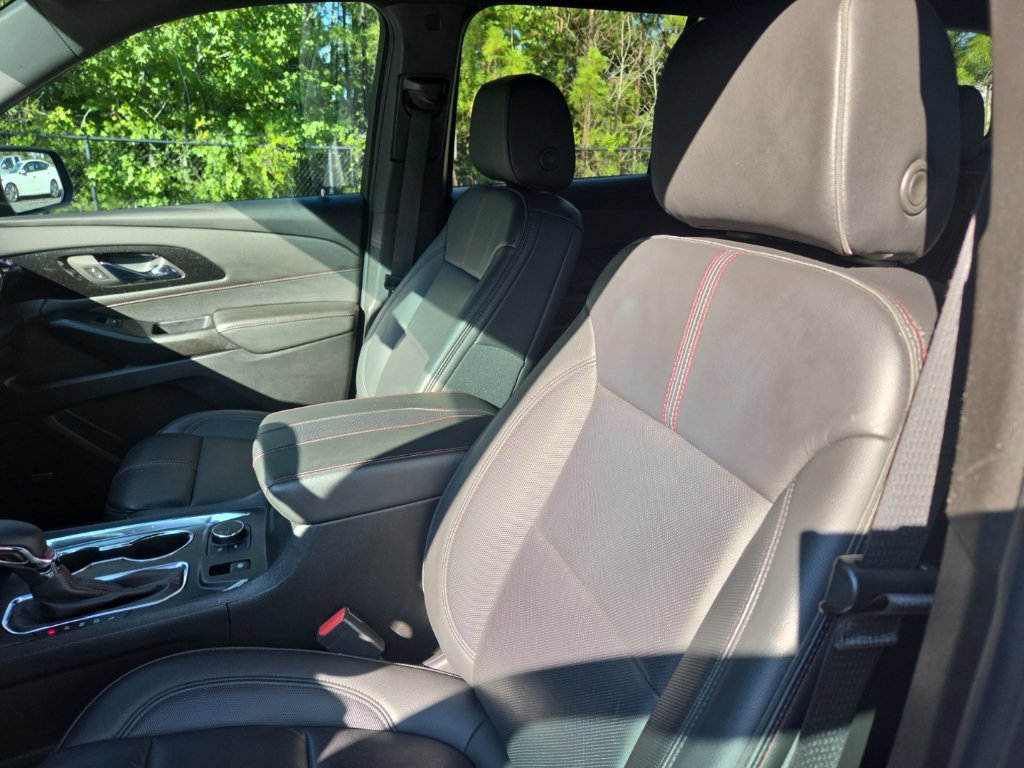 Used 2023 Chevrolet Traverse RS FWD image 16