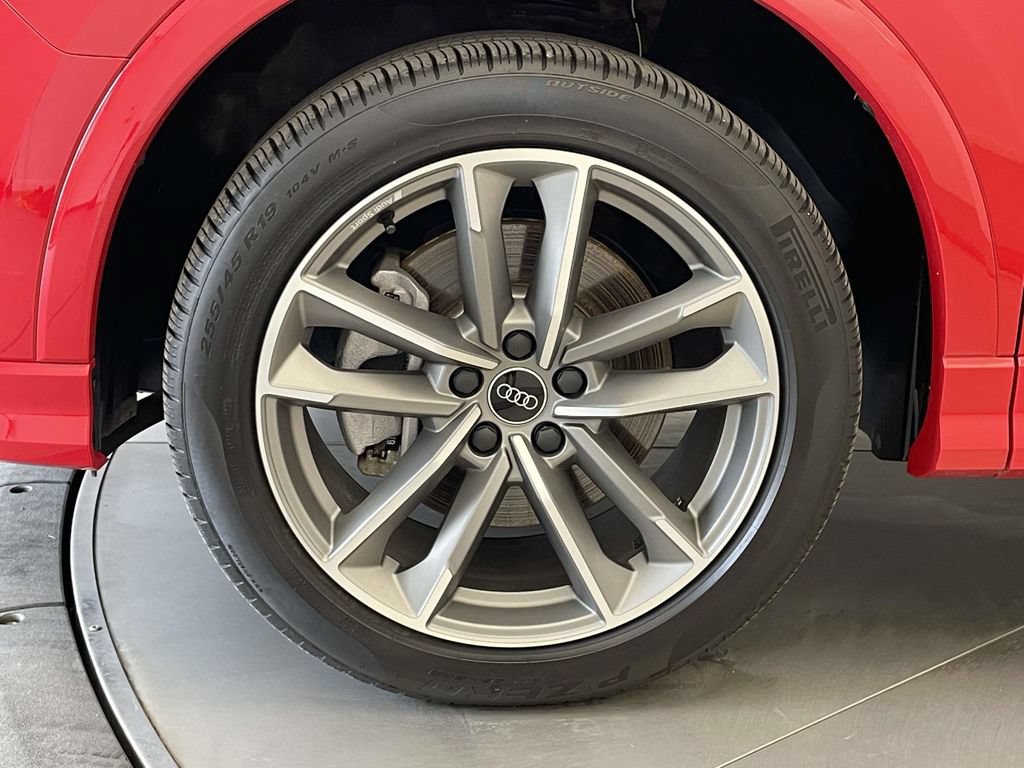 Certified 2025 Audi Q3 2.0T Premium w/ Convenience Package AWD/4WD image 11