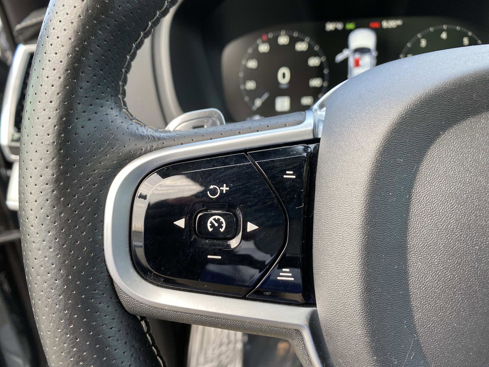 Used 2019 Volvo XC90 T6 R-Design w/ Advanced Package image 17