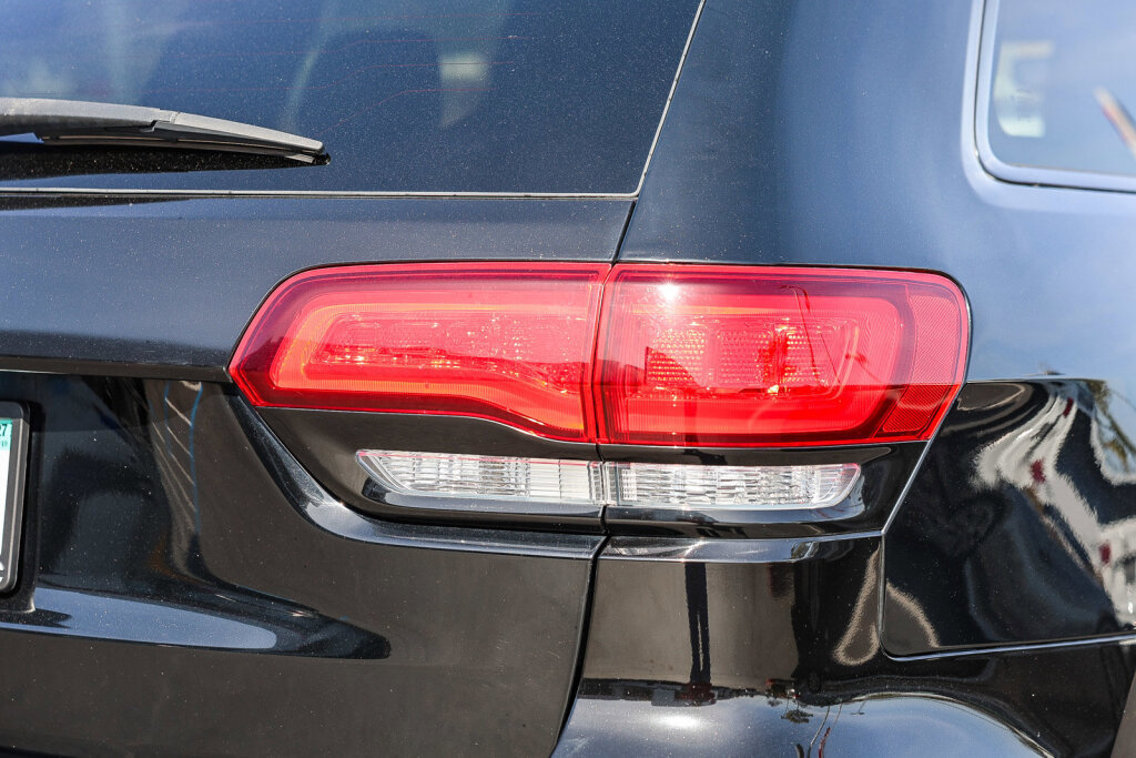 Used 2020 Jeep Grand Cherokee Altitude image 25