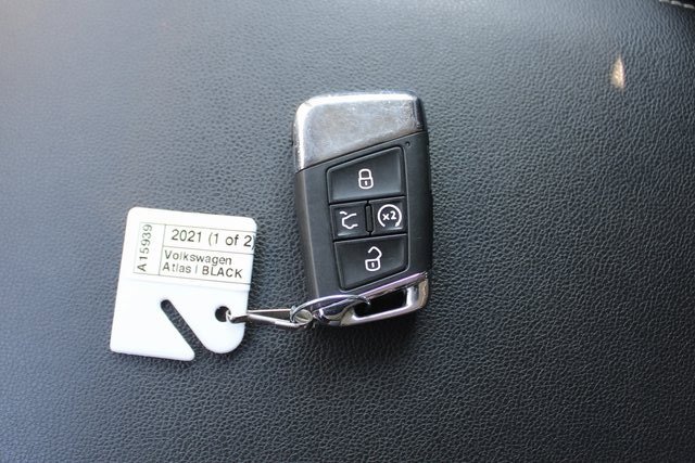 Used 2021 Volkswagen Atlas SE w/ Towing Package image 31