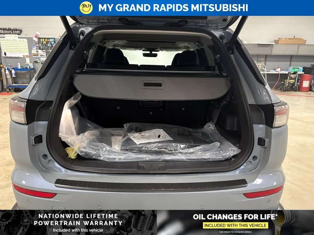 New 2026 Mitsubishi Outlander AWD image 17