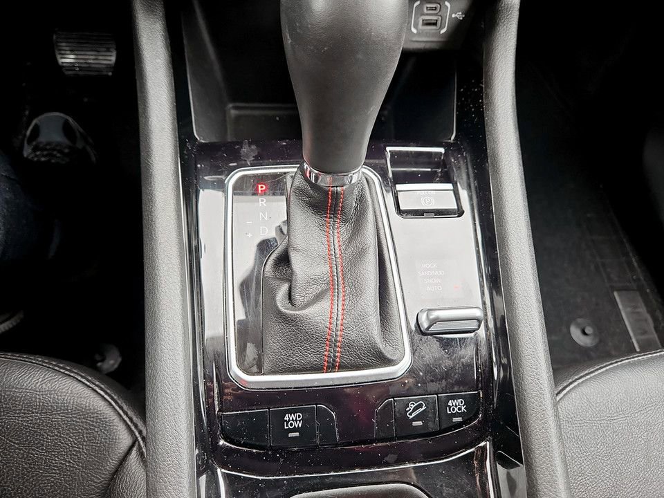 Used 2025 Jeep Compass Trailhawk image 27