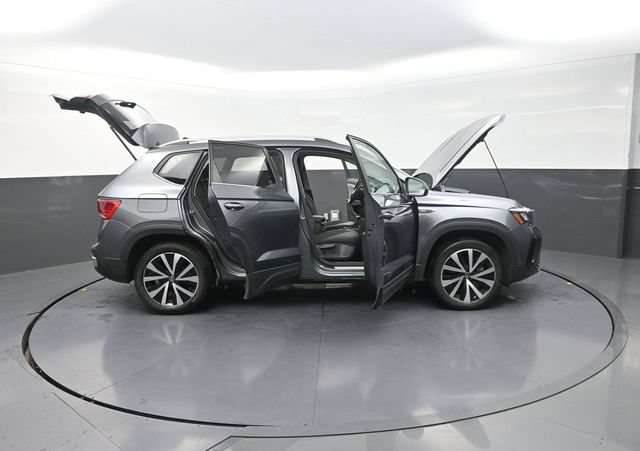 Used 2022 Volkswagen Taos SE AWD/4WD image 36