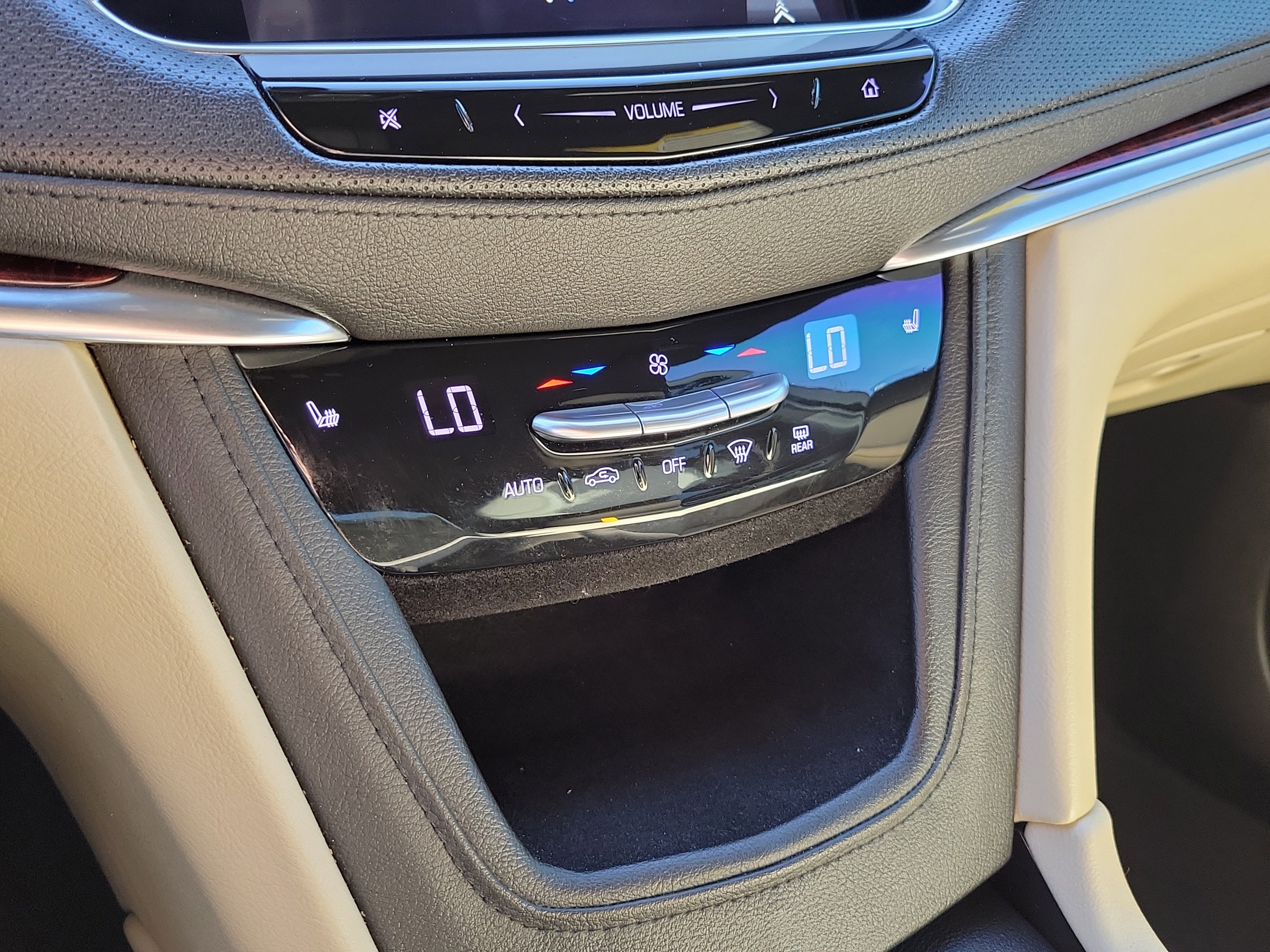 Used 2018 Cadillac XT5 Luxury w/ Driver Awareness Package FWD image 37