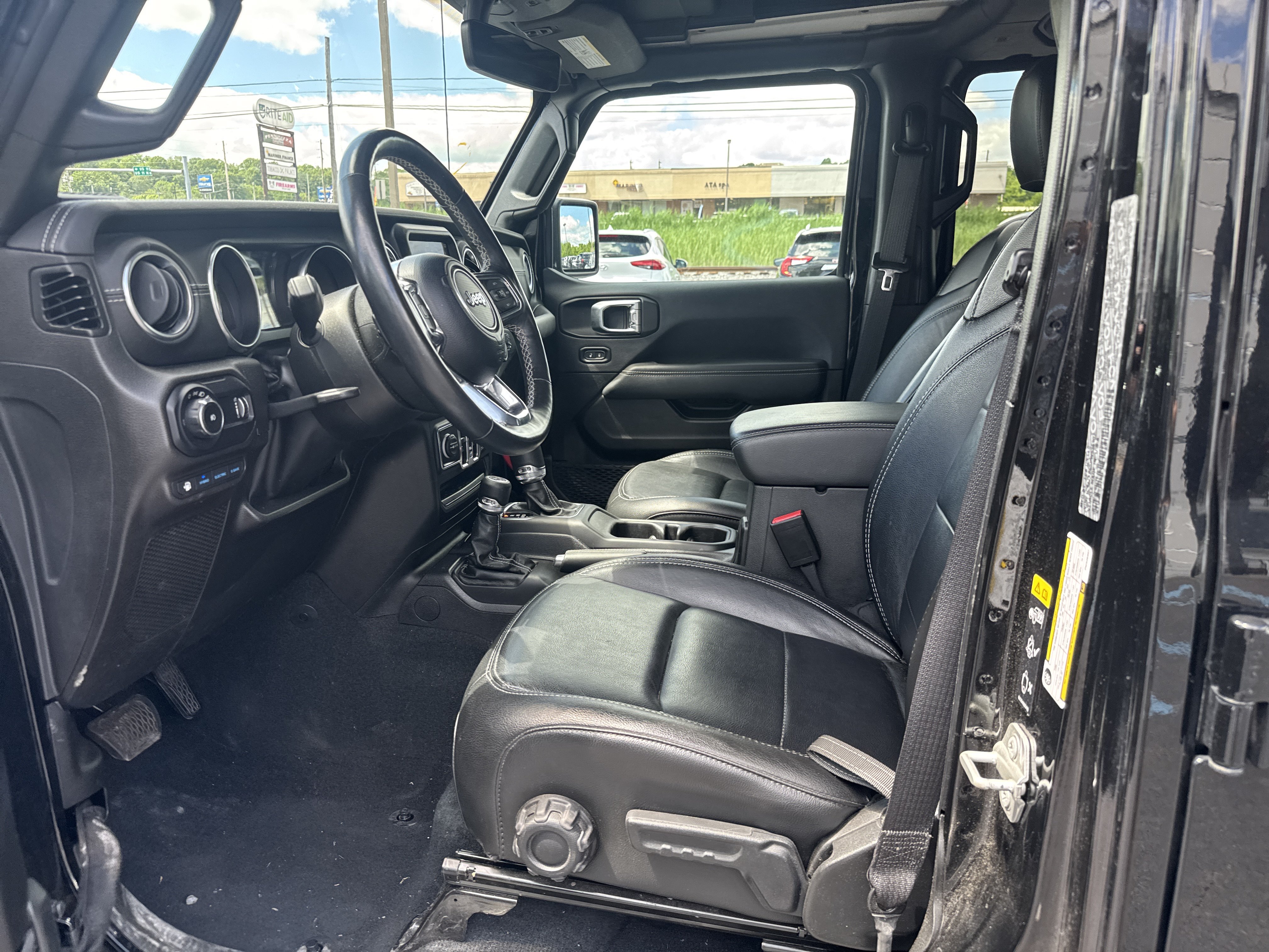 Used 2023 Jeep Wrangler Unlimited Sahara w/ Cold Weather Group AWD/4WD image 12