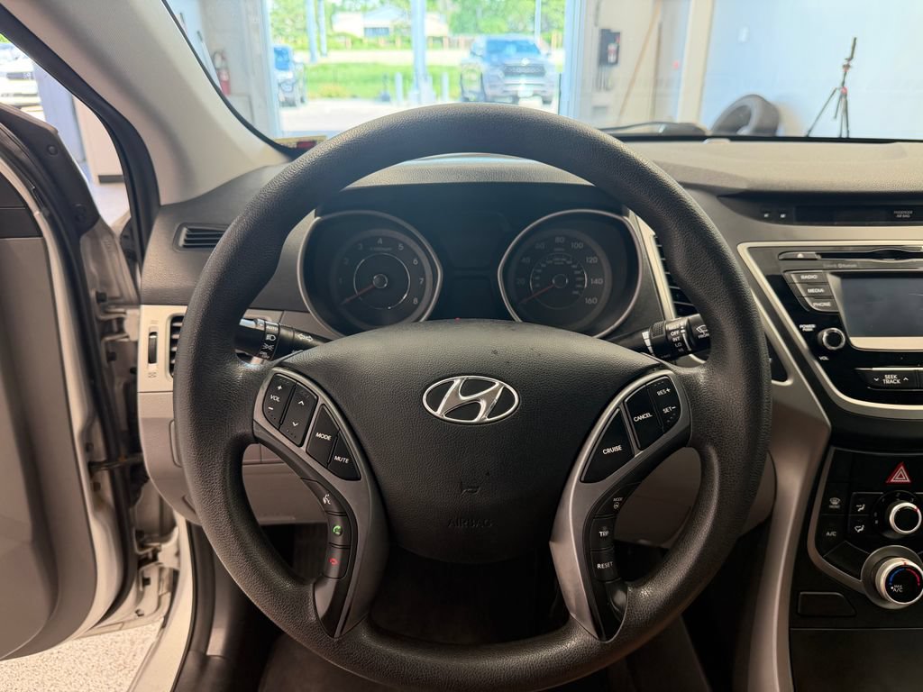 Used 2015 Hyundai Elantra SE w/ Option Group 02 FWD image 18