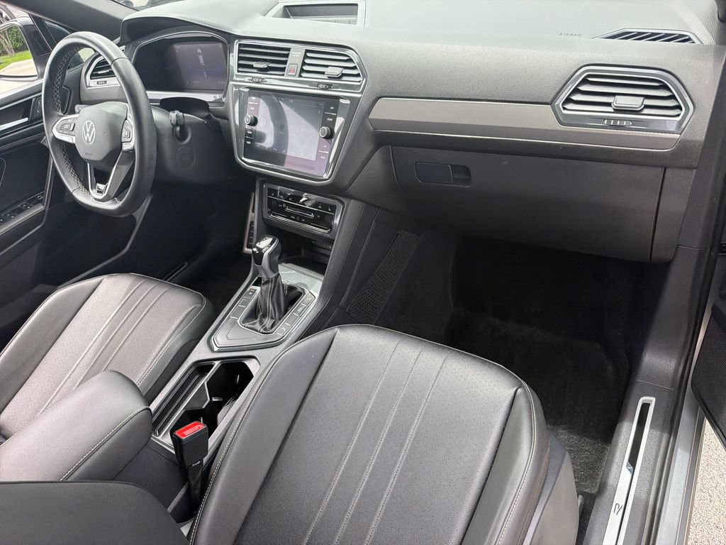 Certified 2023 Volkswagen Tiguan SE R-Line FWD image 27