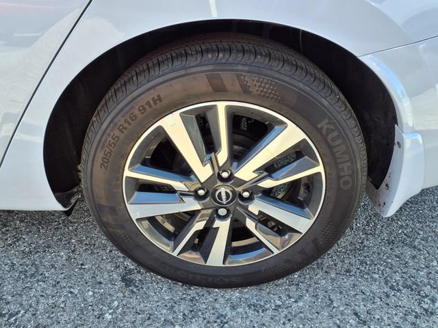 Certified 2025 Nissan Versa SV w/ Trunk Package FWD image 18