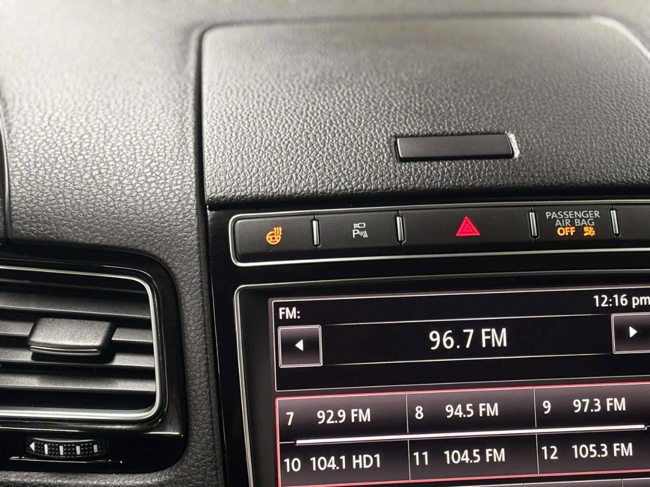 Used 2016 Volkswagen Touareg VR6 image 28