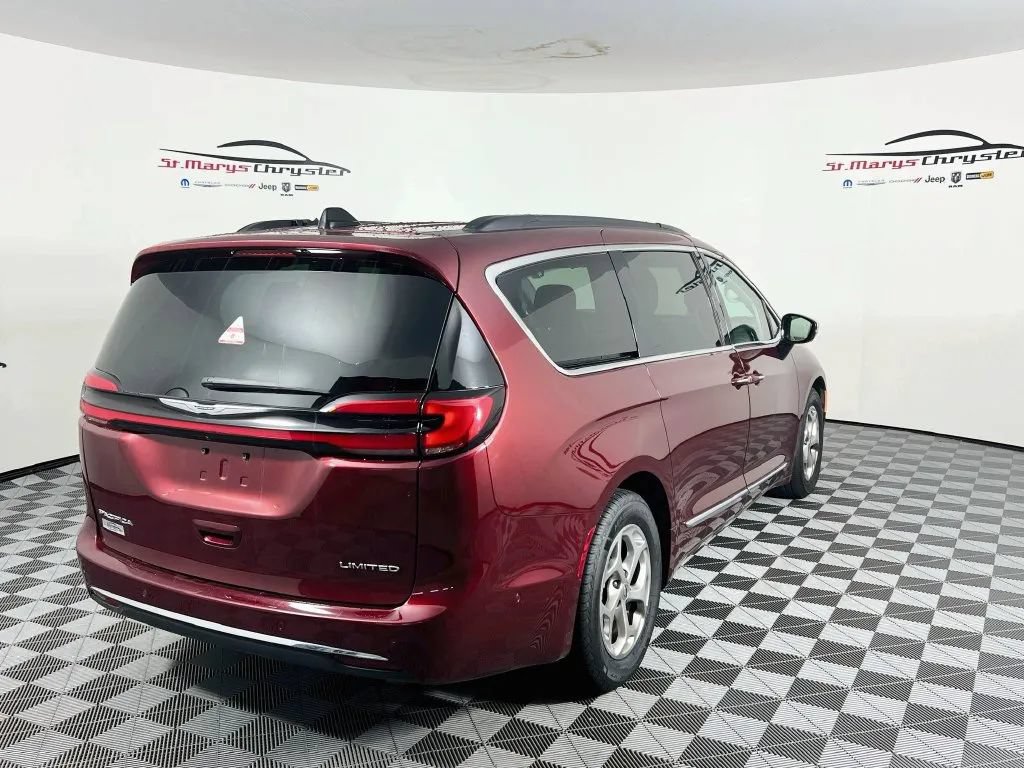 Used 2023 Chrysler Pacifica Limited FWD image 8