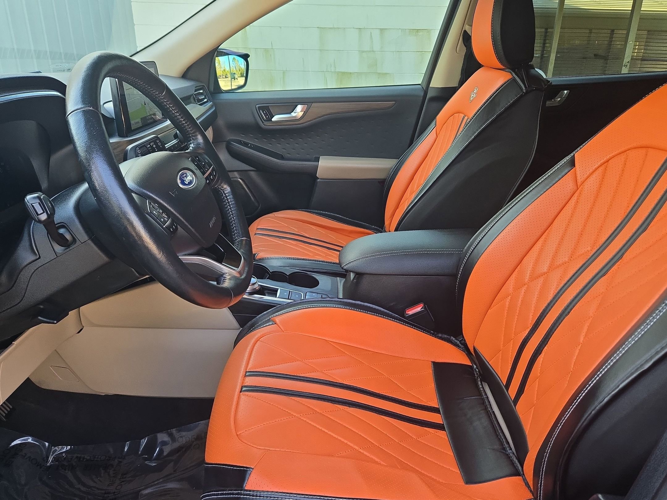 Used 2020 Ford Escape Titanium image 22