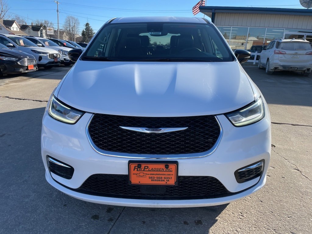 Used 2024 Chrysler Pacifica Touring-L image 21