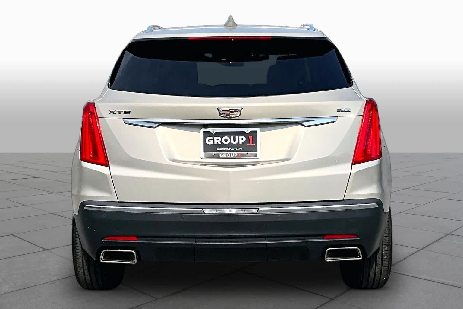 Used 2017 Cadillac XT5 Luxury w/ Driver Awareness Package FWD image 5