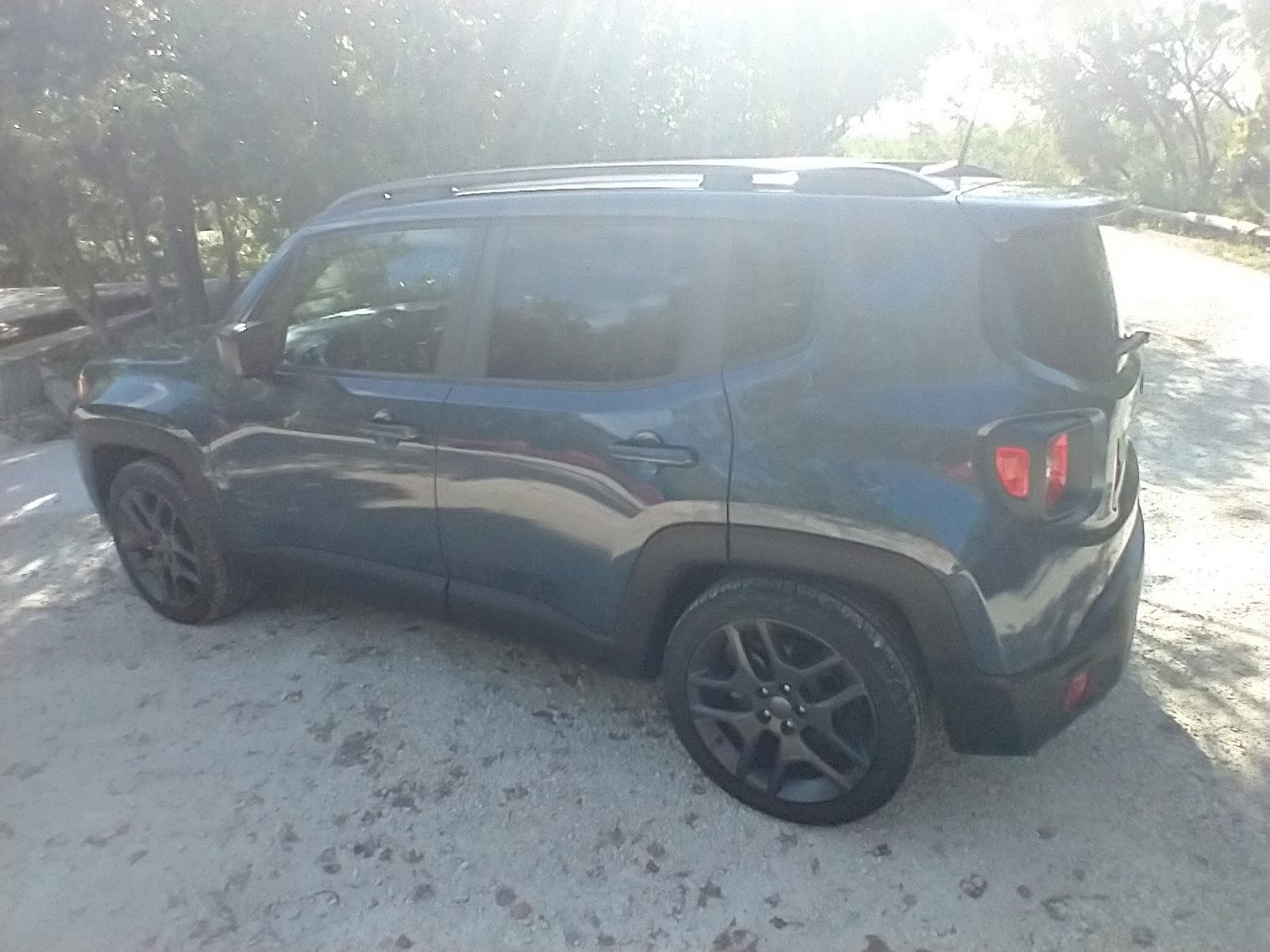 Used 2021 Jeep Renegade Latitude FWD image 3