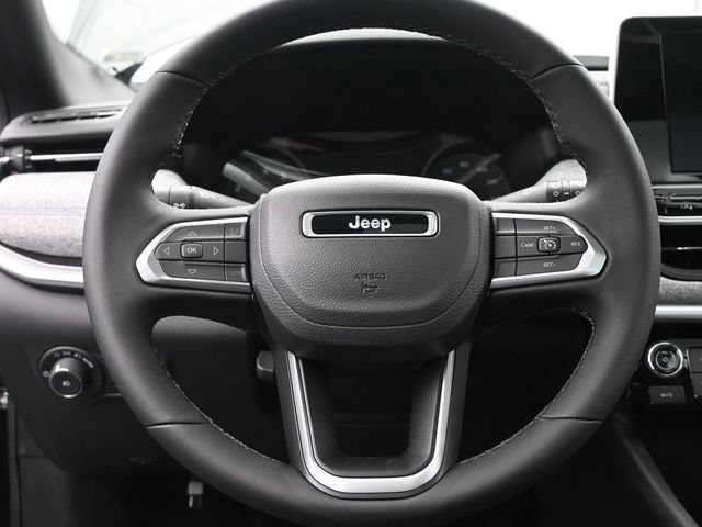 New 2025 Jeep Compass Latitude w/ Sun & Sound Group AWD/4WD image 28