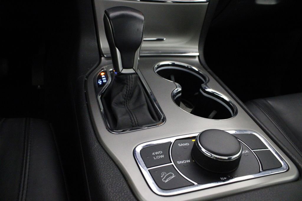 Used 2021 Jeep Grand Cherokee Limited w/ Sun & Sound Group image 40