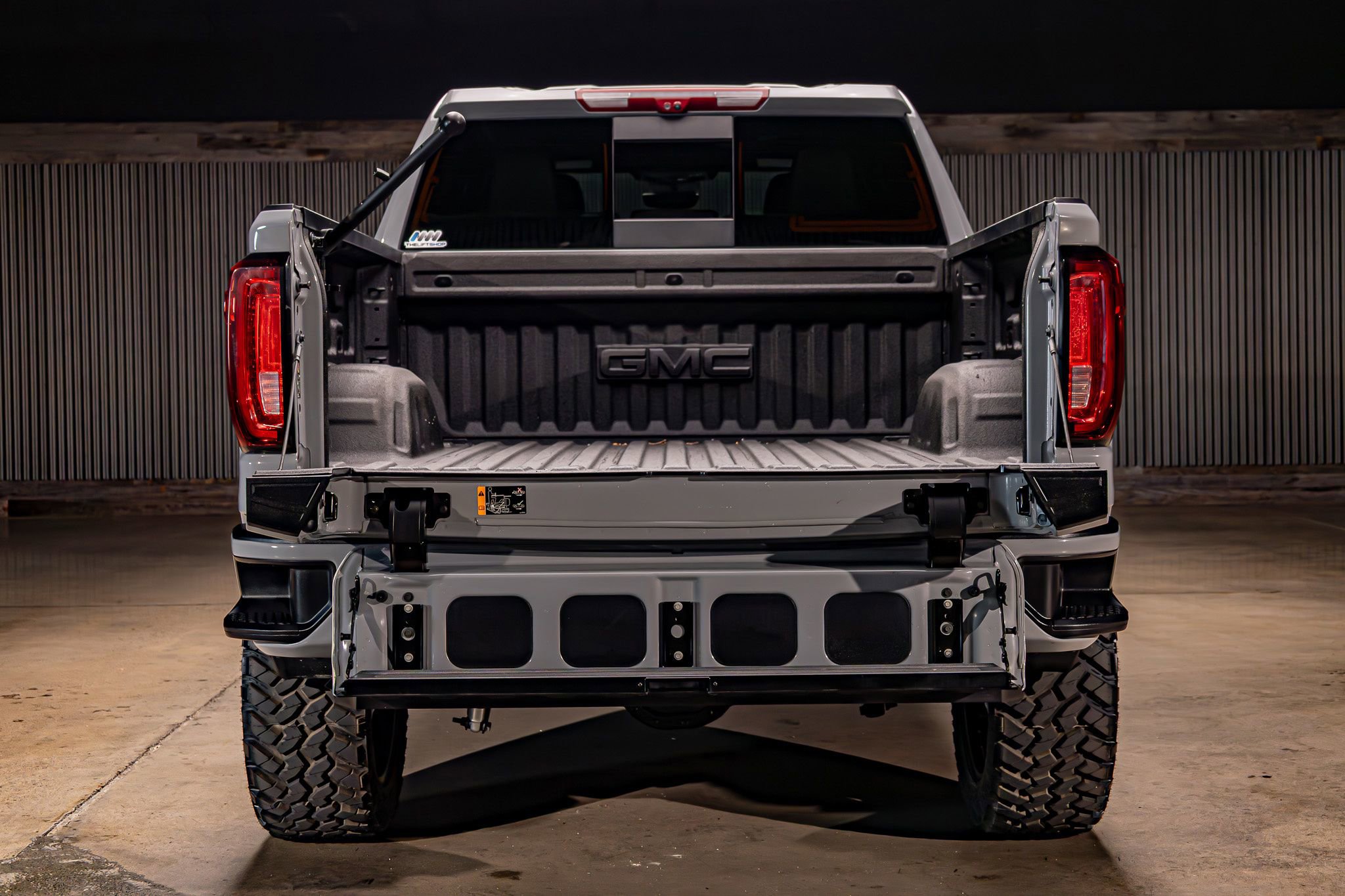 Used 2025 GMC Sierra 1500 AT4 w/ Technology Package image 9