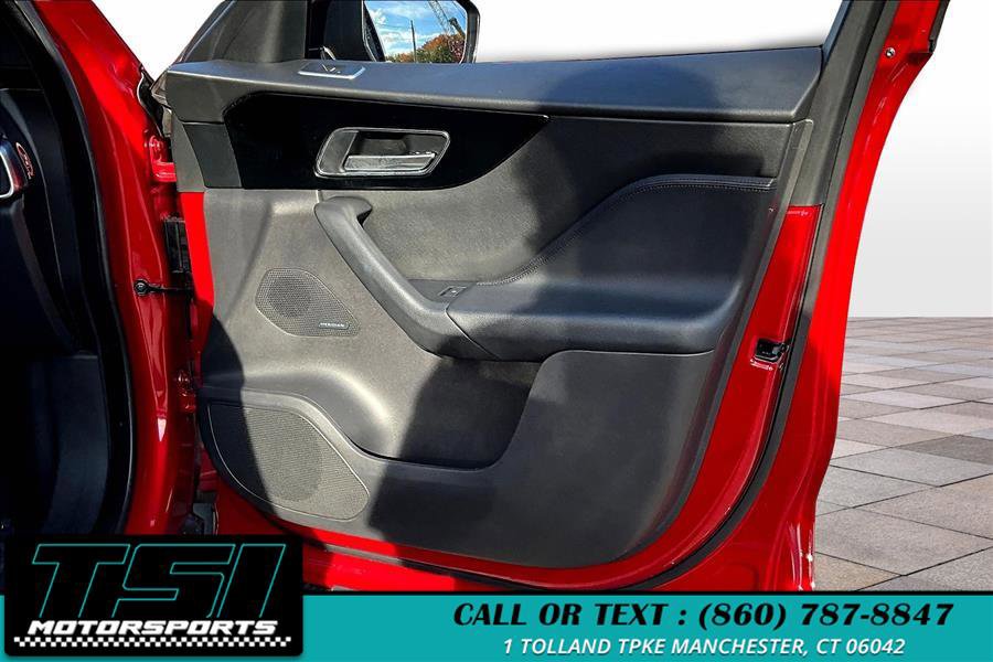 Used 2018 Jaguar F-PACE Premium image 24