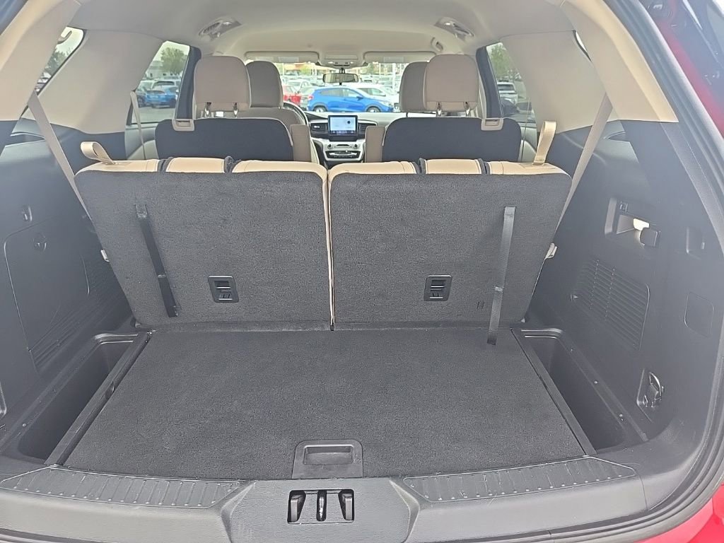 Used 2022 Ford Explorer XLT image 28