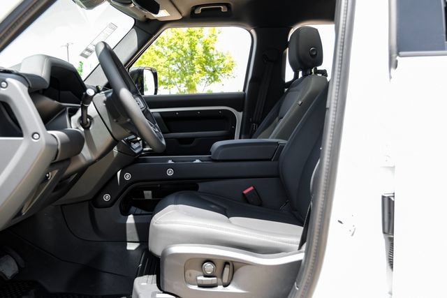 New 2026 Land Rover Defender 110 X-Dynamic SE AWD/4WD image 3