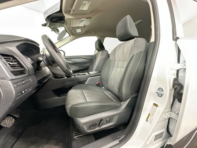 Used 2025 Nissan Rogue SV AWD/4WD image 16