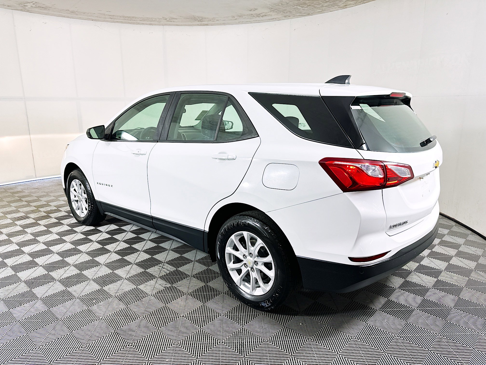 Used 2020 Chevrolet Equinox LS image 5