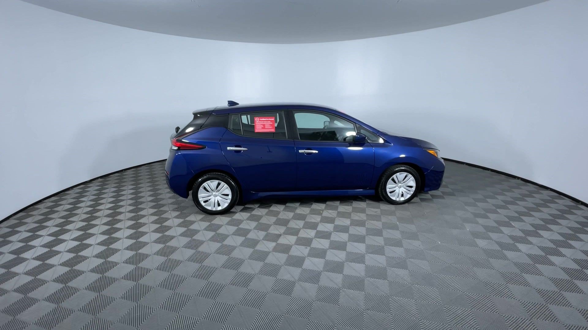 Certified 2025 Nissan Leaf S FWD image 9