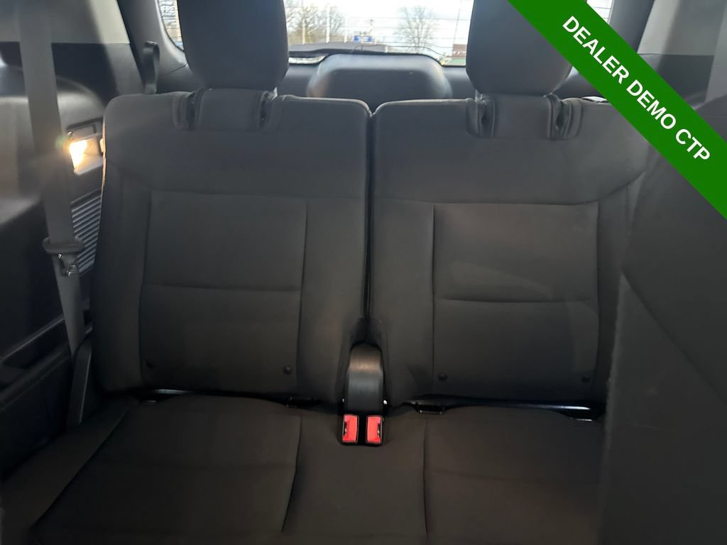 Used 2023 Ford Explorer XLT AWD/4WD image 16