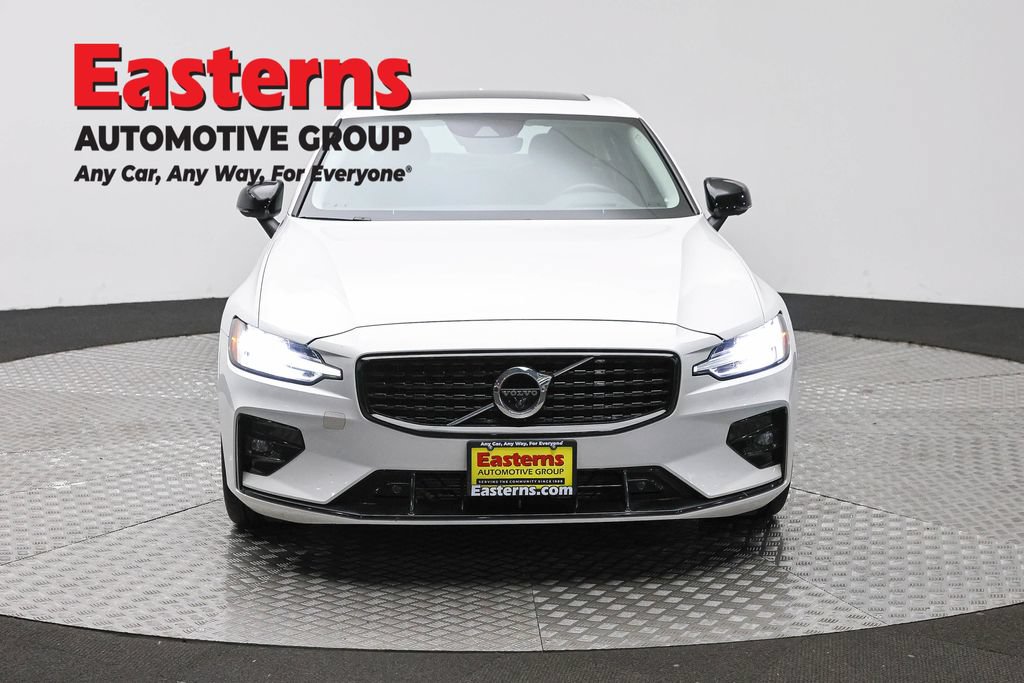 Used 2022 Volvo S60 B5 Inscription FWD image 2