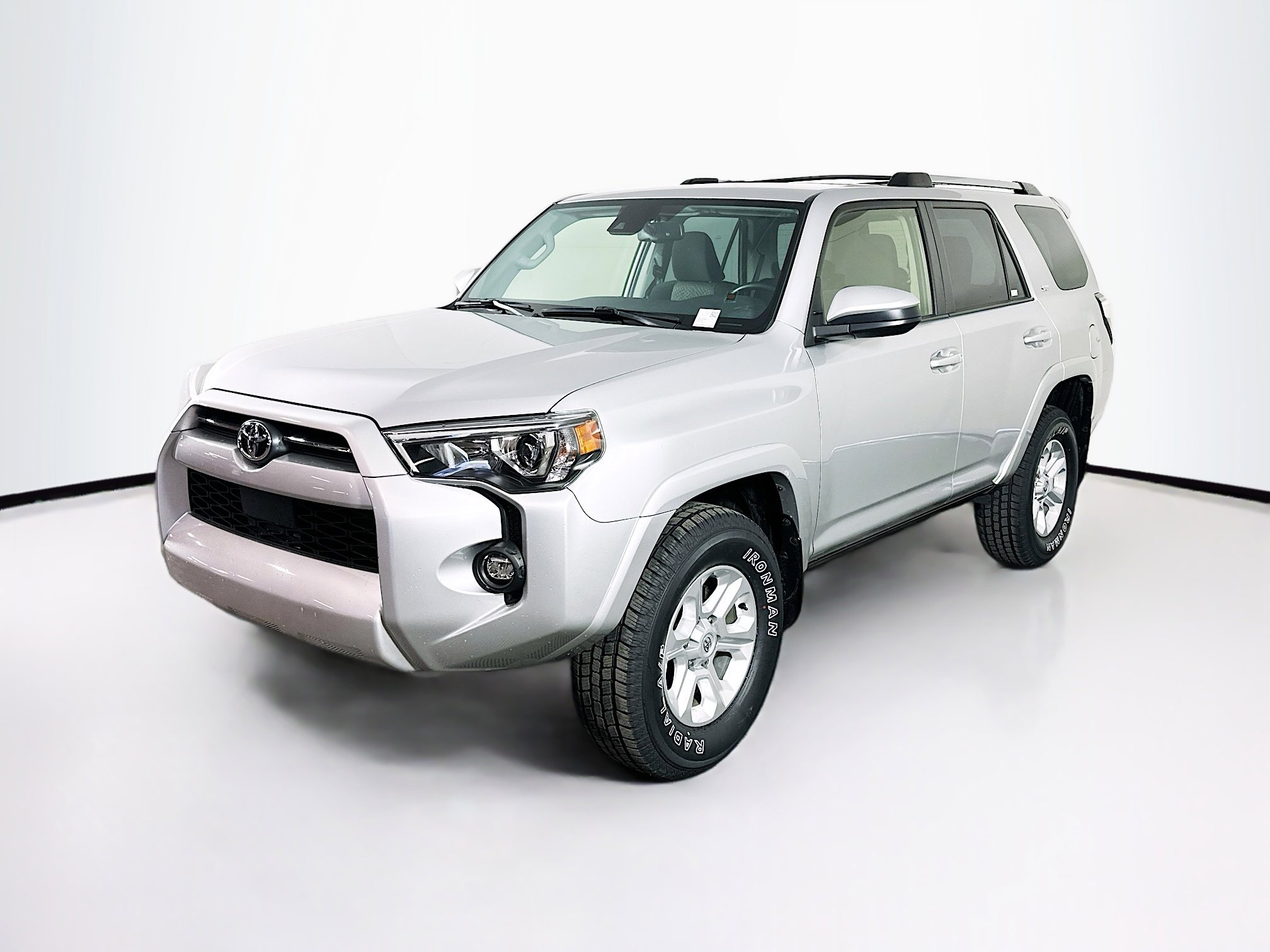 Used 2024 Toyota 4Runner SR5 AWD/4WD image 3
