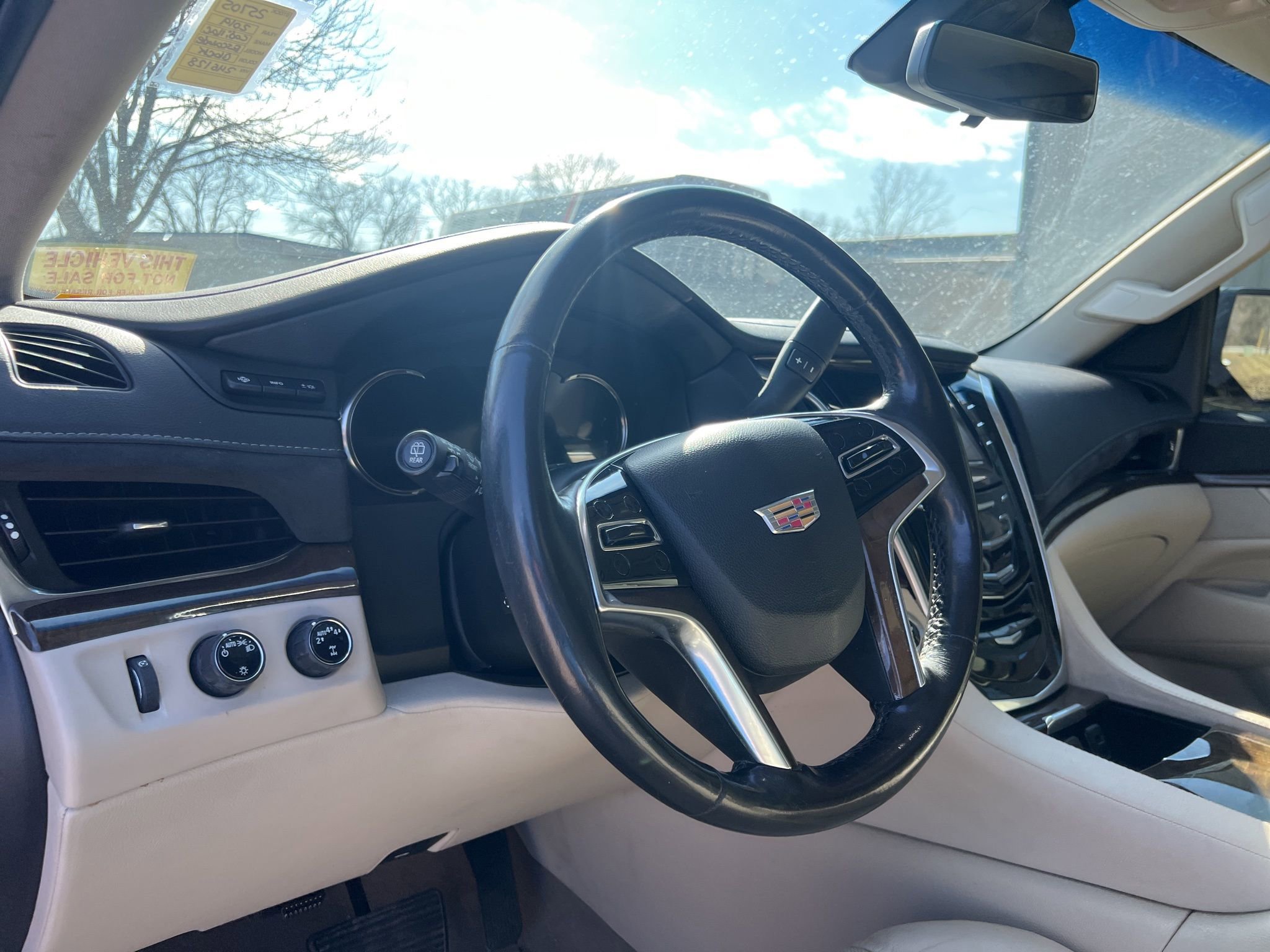 Used 2019 Cadillac Escalade Luxury image 11
