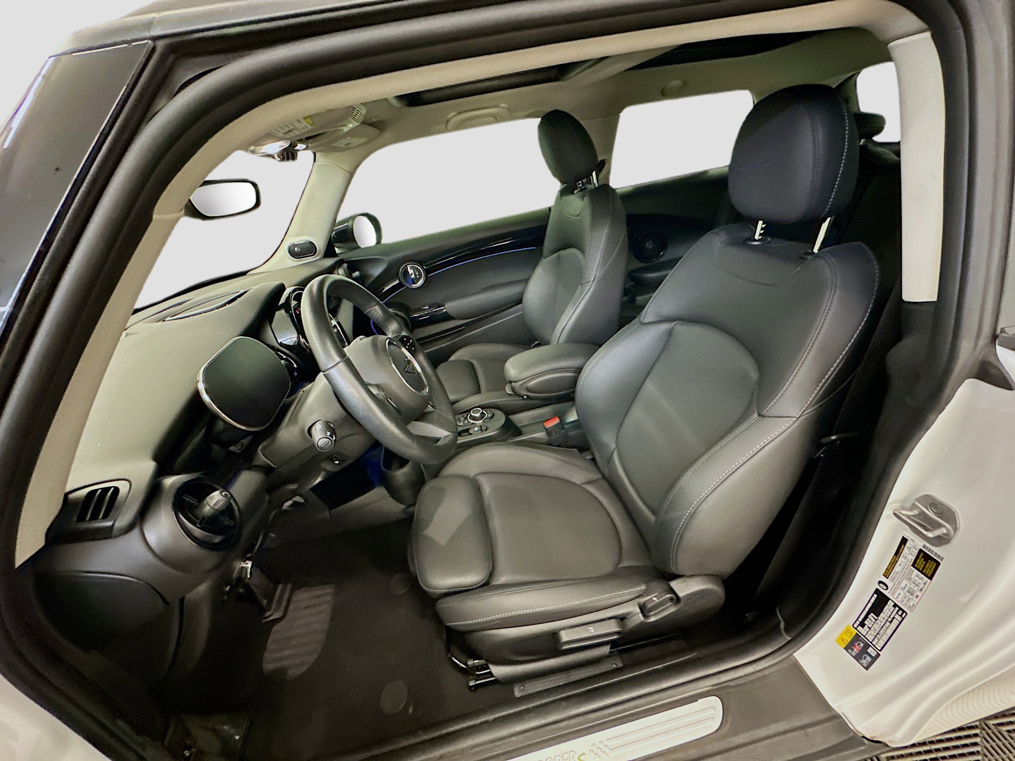 Used 2024 MINI Cooper SE image 13