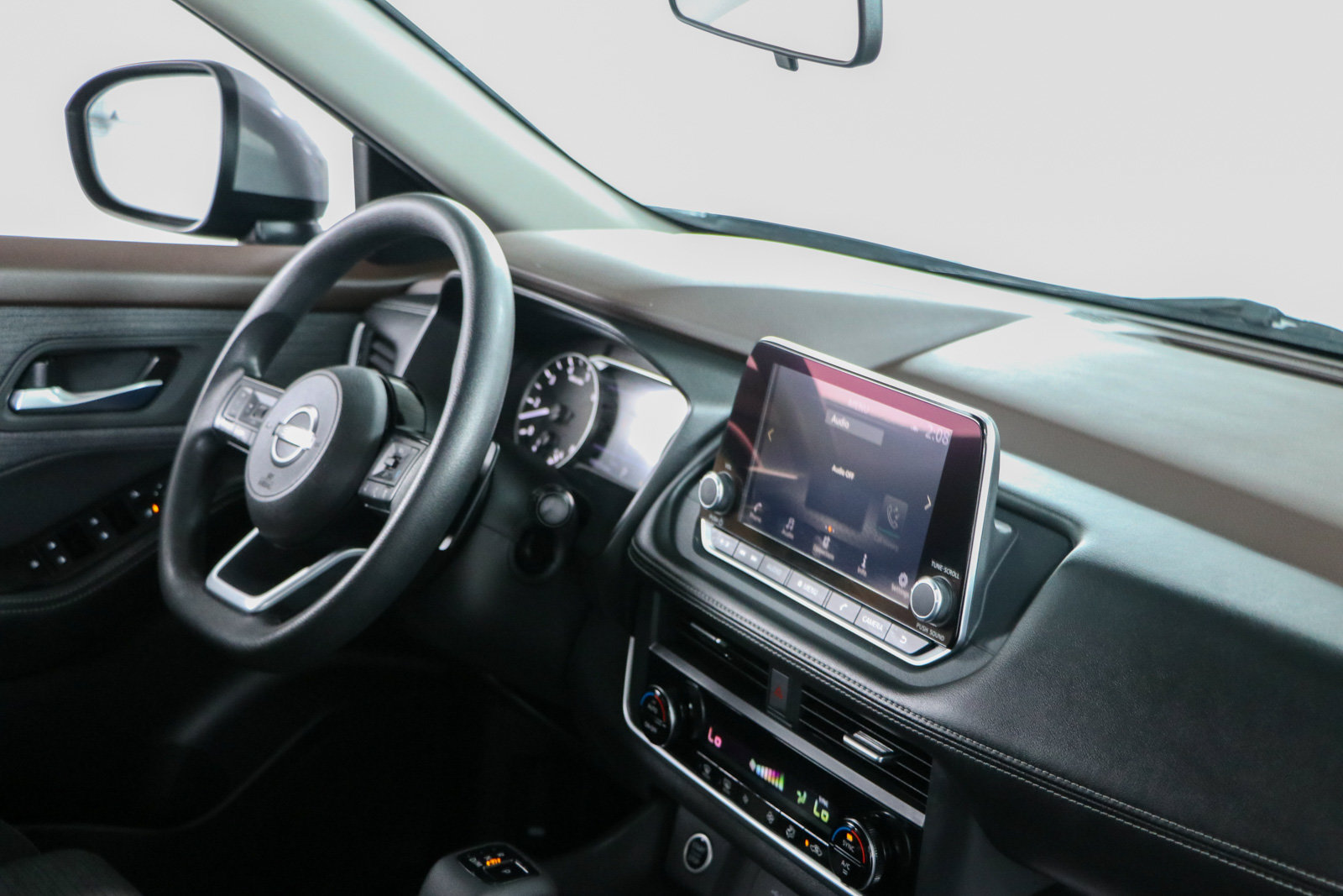 Used 2023 Nissan Rogue SV AWD/4WD image 25