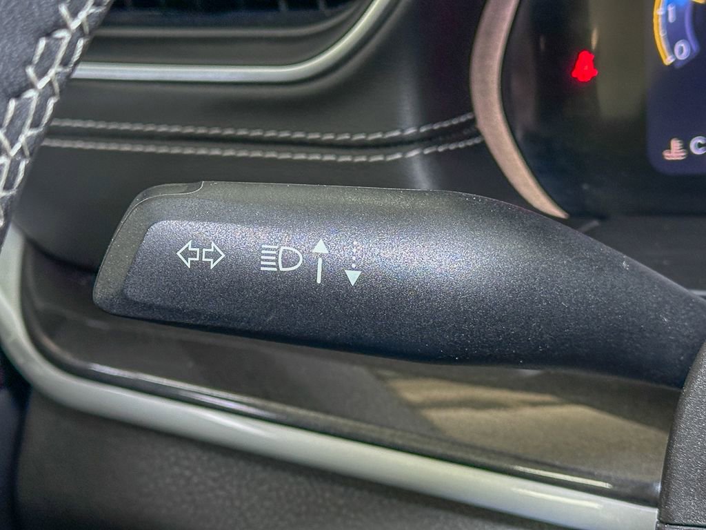 Used 2023 Jeep Grand Cherokee Laredo image 32