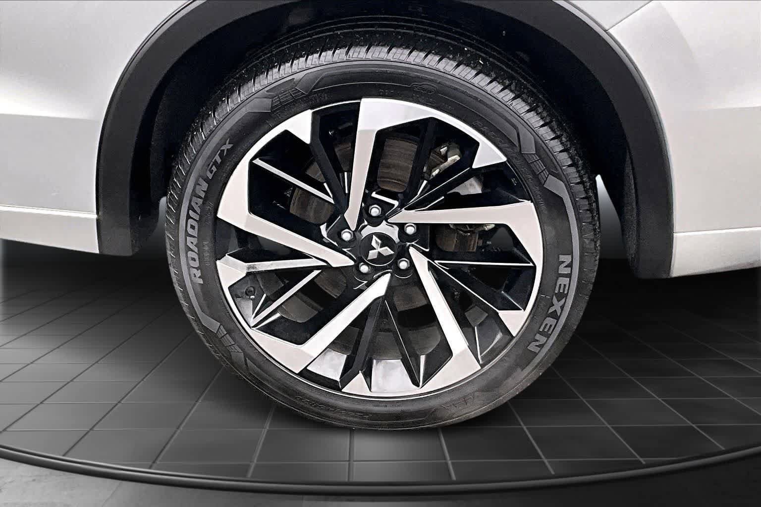 Used 2023 Mitsubishi Outlander SEL image 36