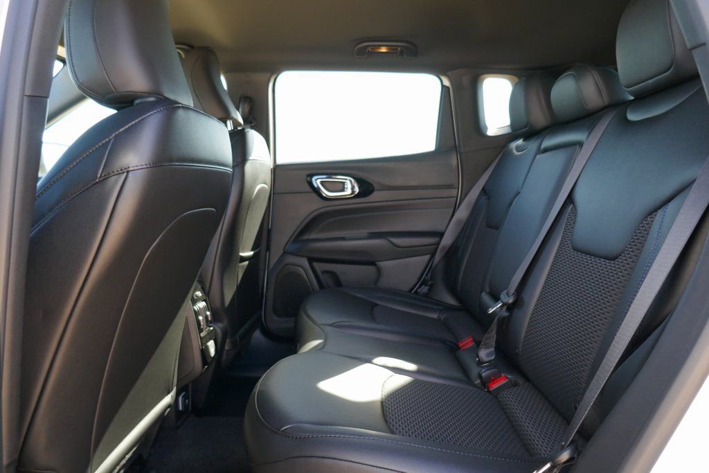 New 2026 Jeep Compass Latitude image 15