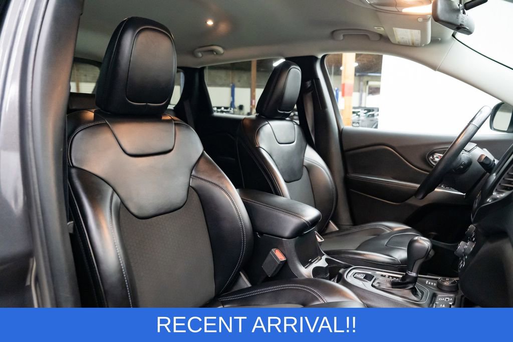 Used 2019 Jeep Cherokee Latitude Plus w/ Cold Weather Group image 27