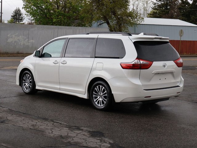 Used 2020 Toyota Sienna XLE w/ XLE Navigation Package FWD image 9