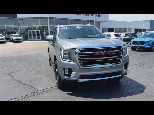 New 2023 GMC Yukon SLT w/ SLT Luxury Package AWD/4WD image 3