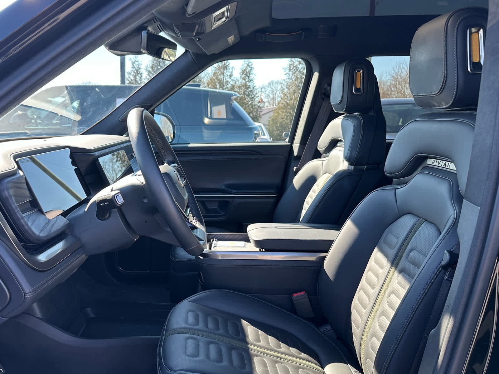 Used 2023 Rivian R1T Adventure image 11