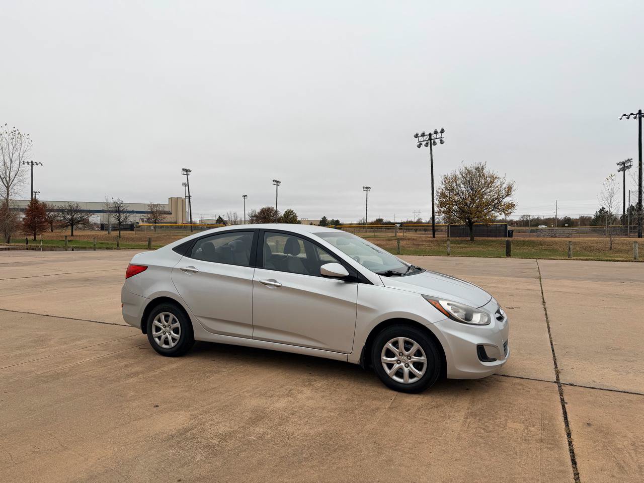 Used 2013 Hyundai Accent GLS FWD image 22