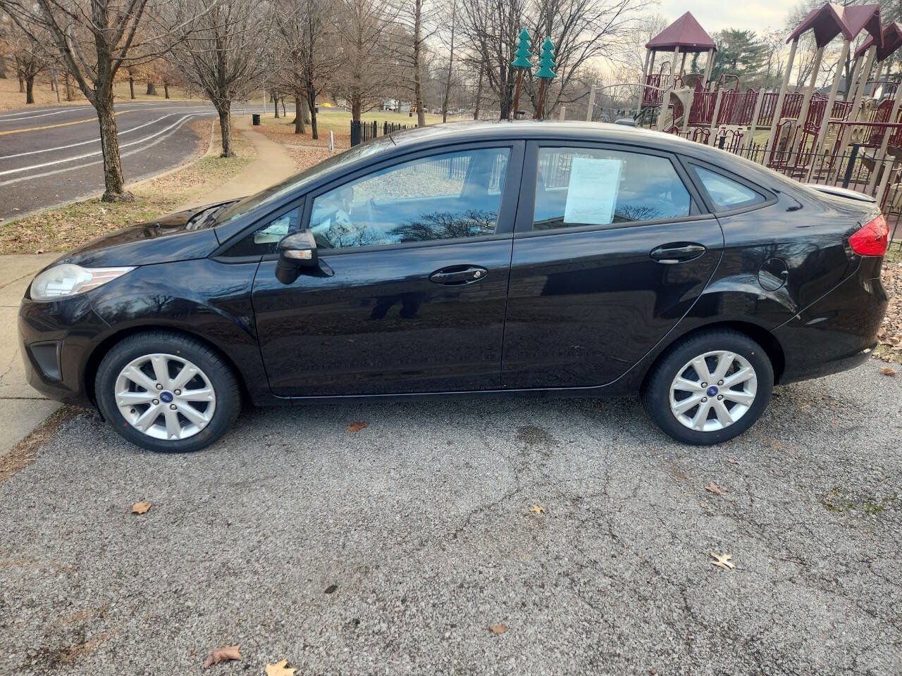 Used 2013 Ford Fiesta SE image 8