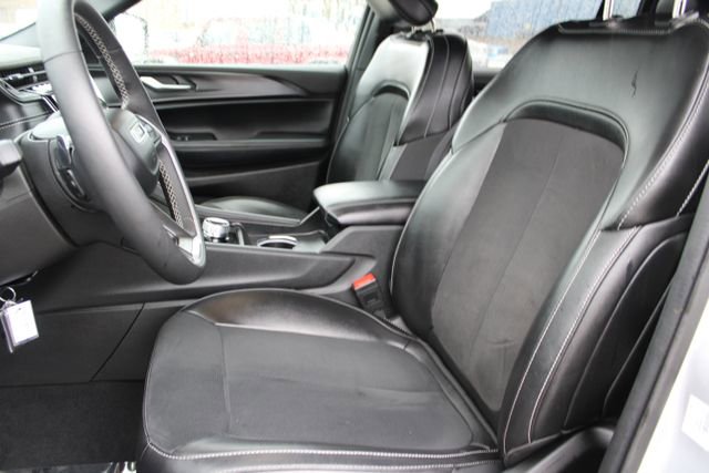 Used 2024 Jeep Grand Cherokee L Laredo image 35