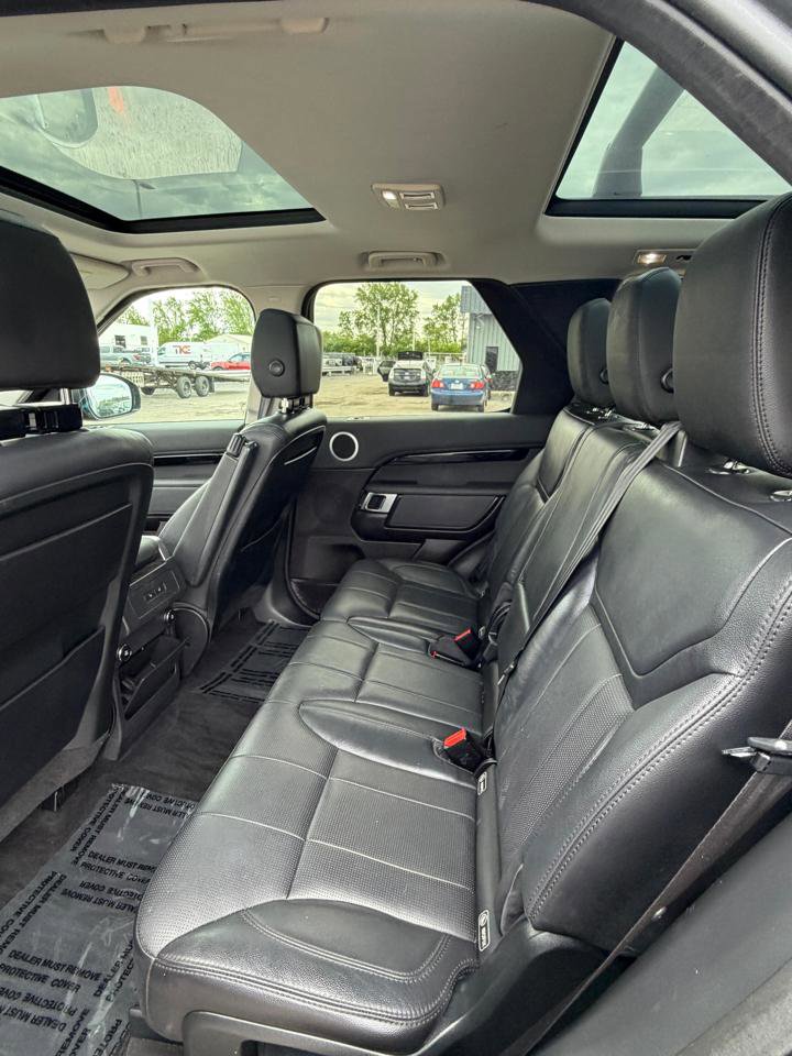 Used 2018 Land Rover Discovery SE AWD/4WD image 19