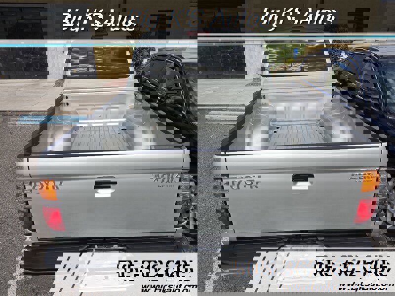 Used 2004 Toyota Tacoma PreRunner image 7