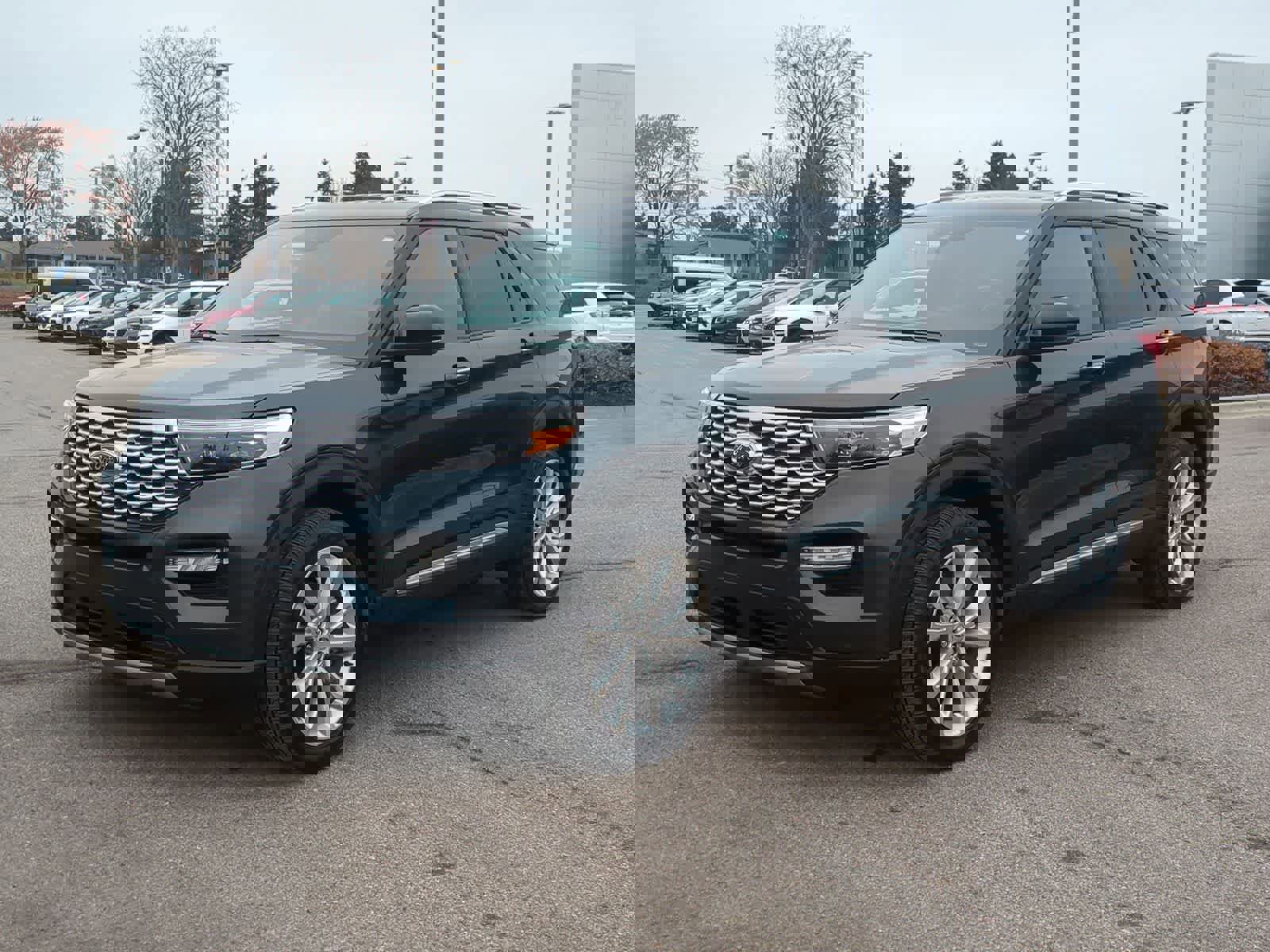 Used 2023 Ford Explorer Platinum w/ Technology Package image 4