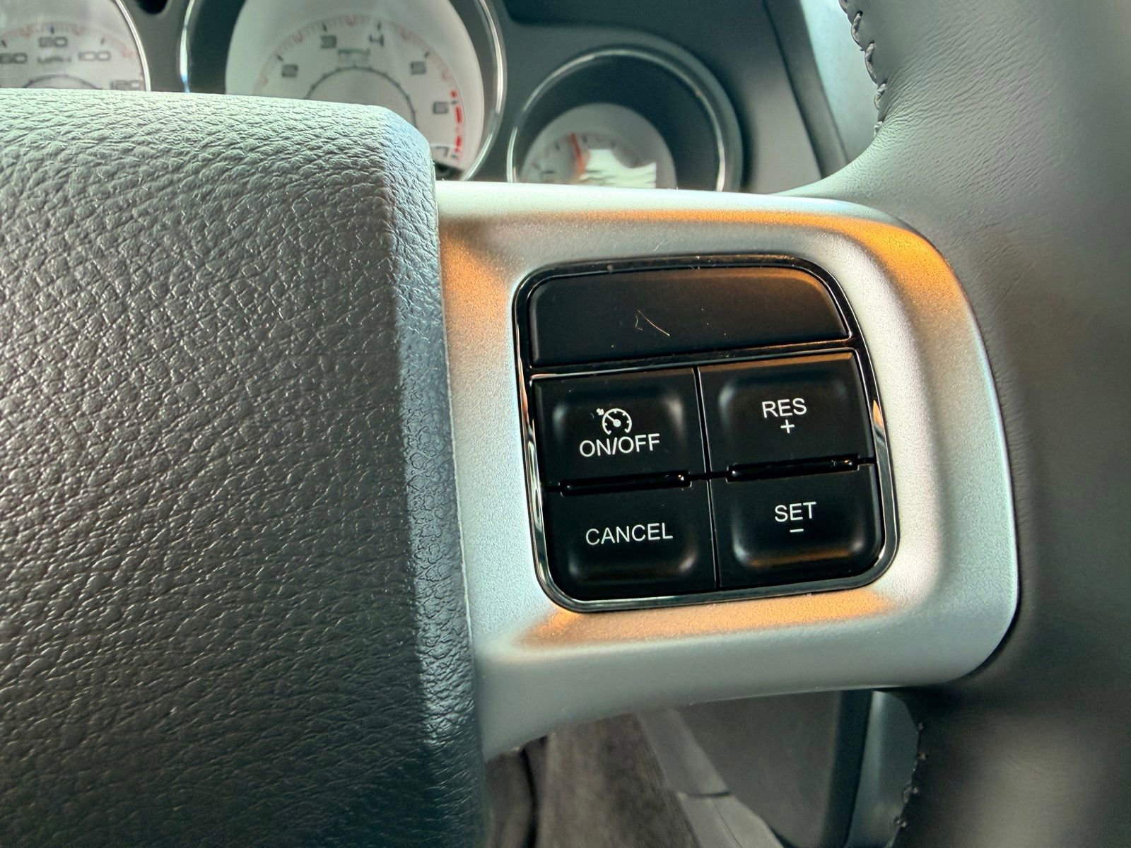 Used 2014 Dodge Challenger R/T RWD image 15