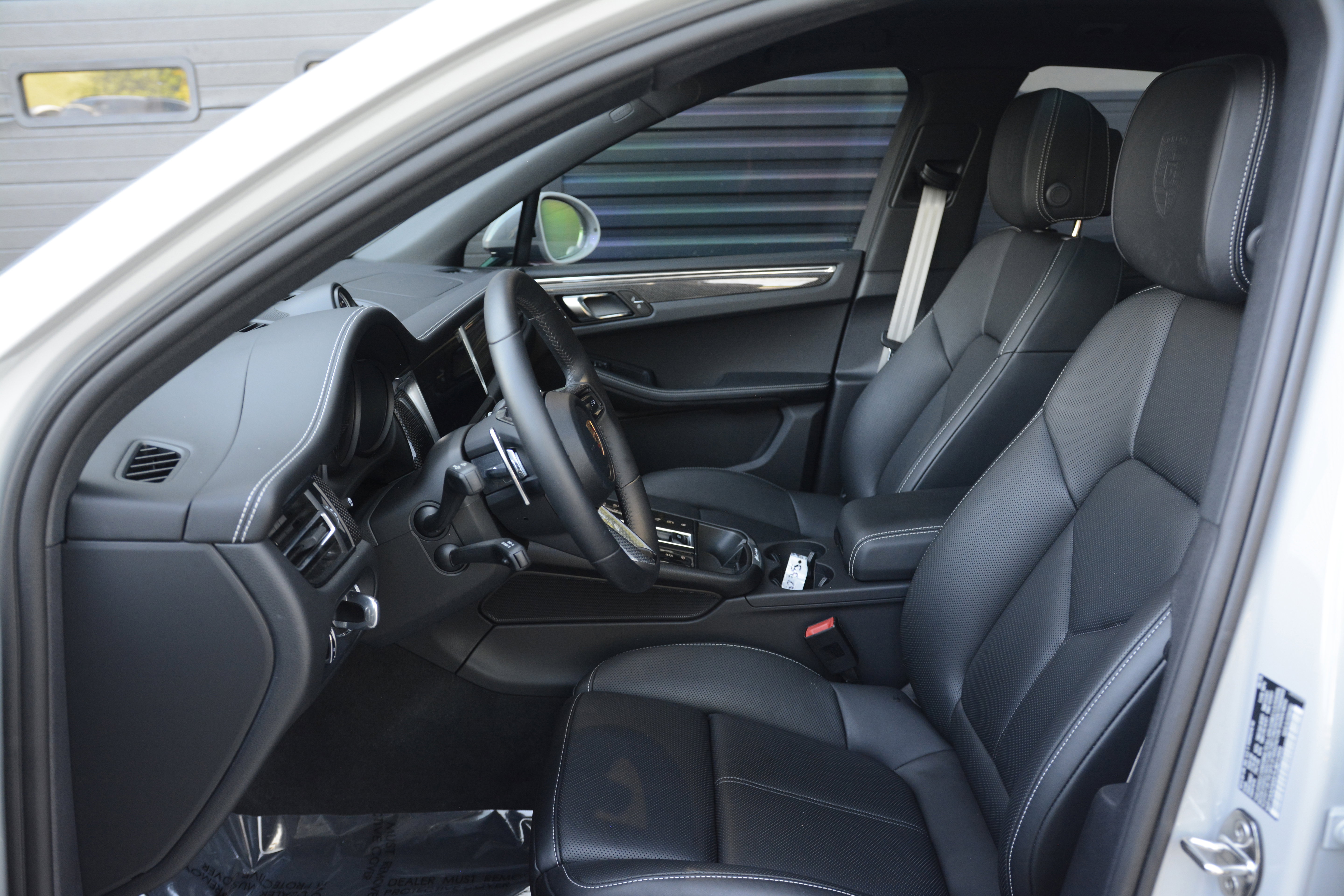 Certified 2026 Porsche Macan Turbo AWD/4WD image 15